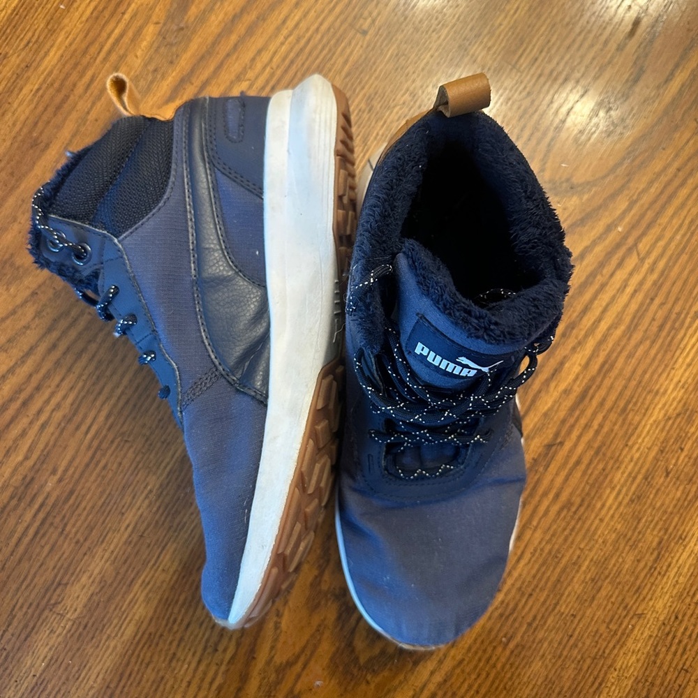 Puma Boys Winter Sneaker Boot size 6